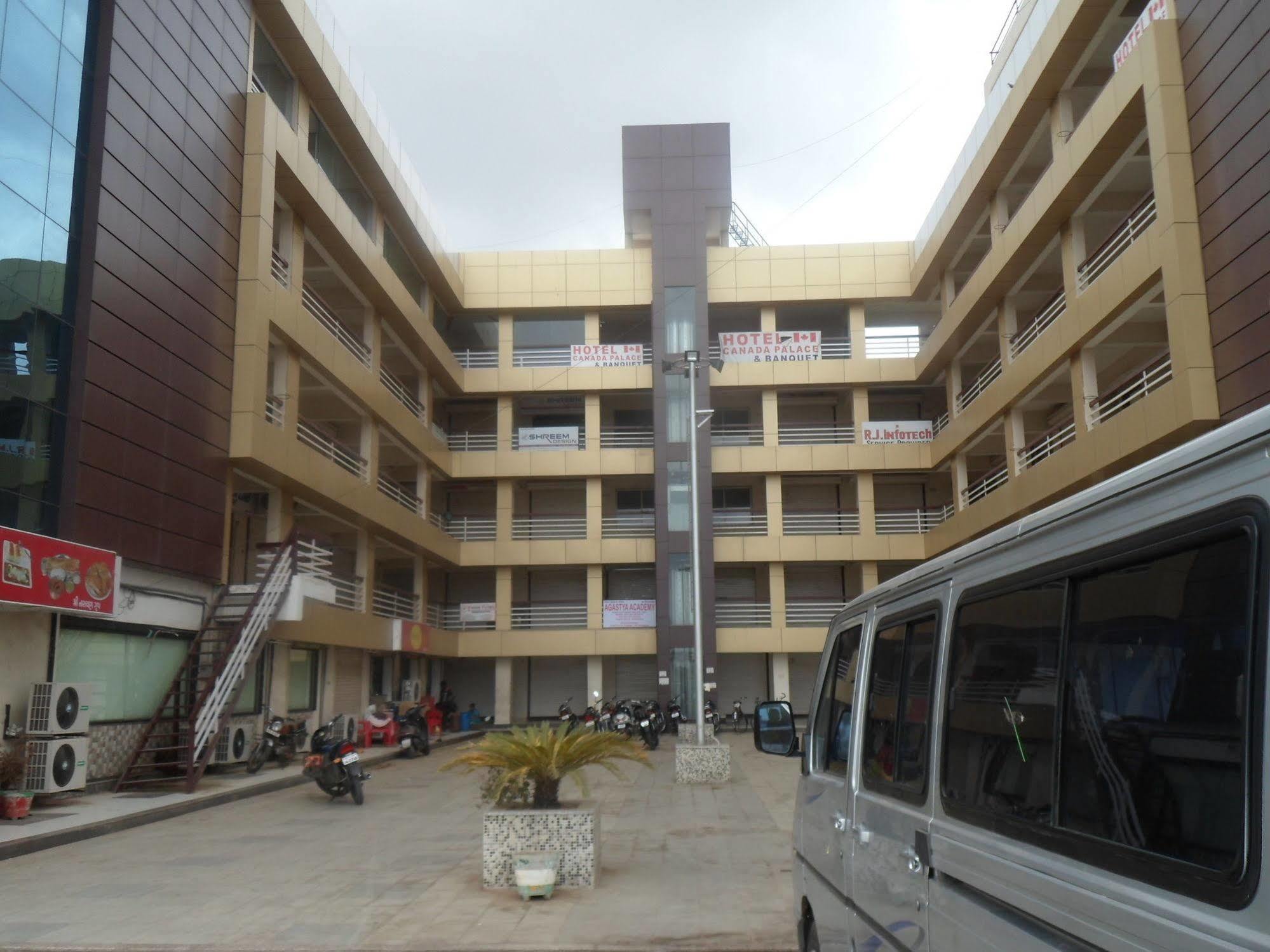 Hotel Canada Palace Watuwa 外观 照片