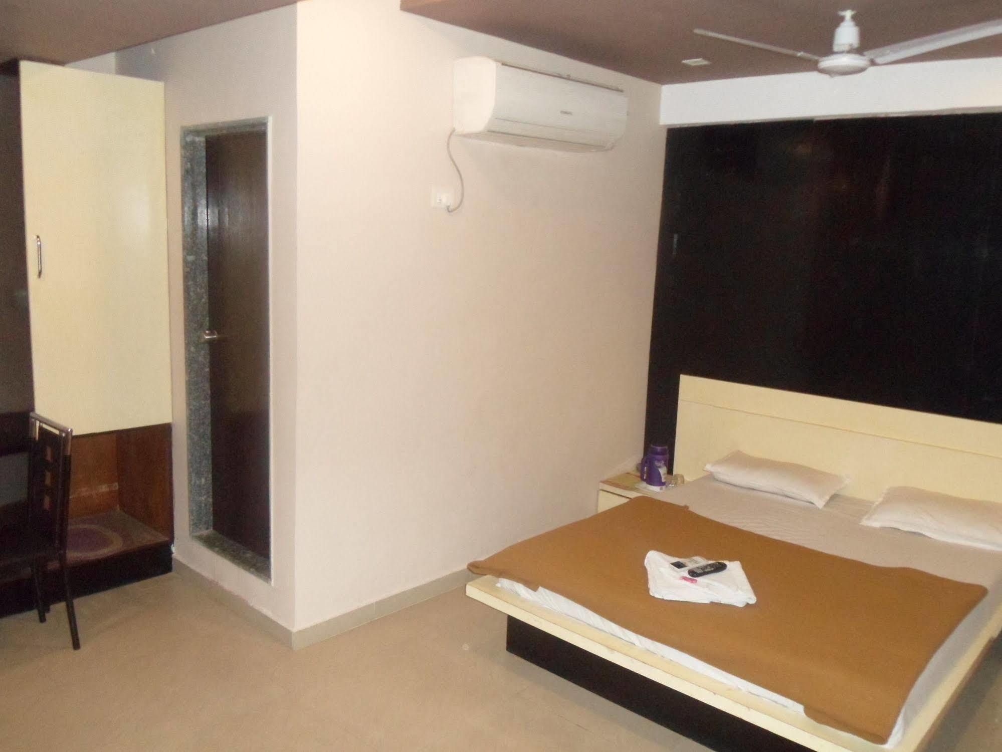 Hotel Canada Palace Watuwa 外观 照片